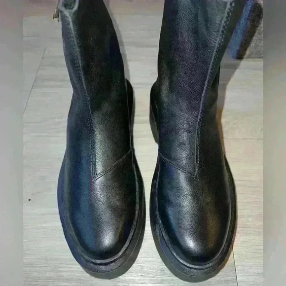 Zara  LOW HEELED LEATHER ANKLE BOOTS WITH ZIPPER NWOT - Picture 4 of 11